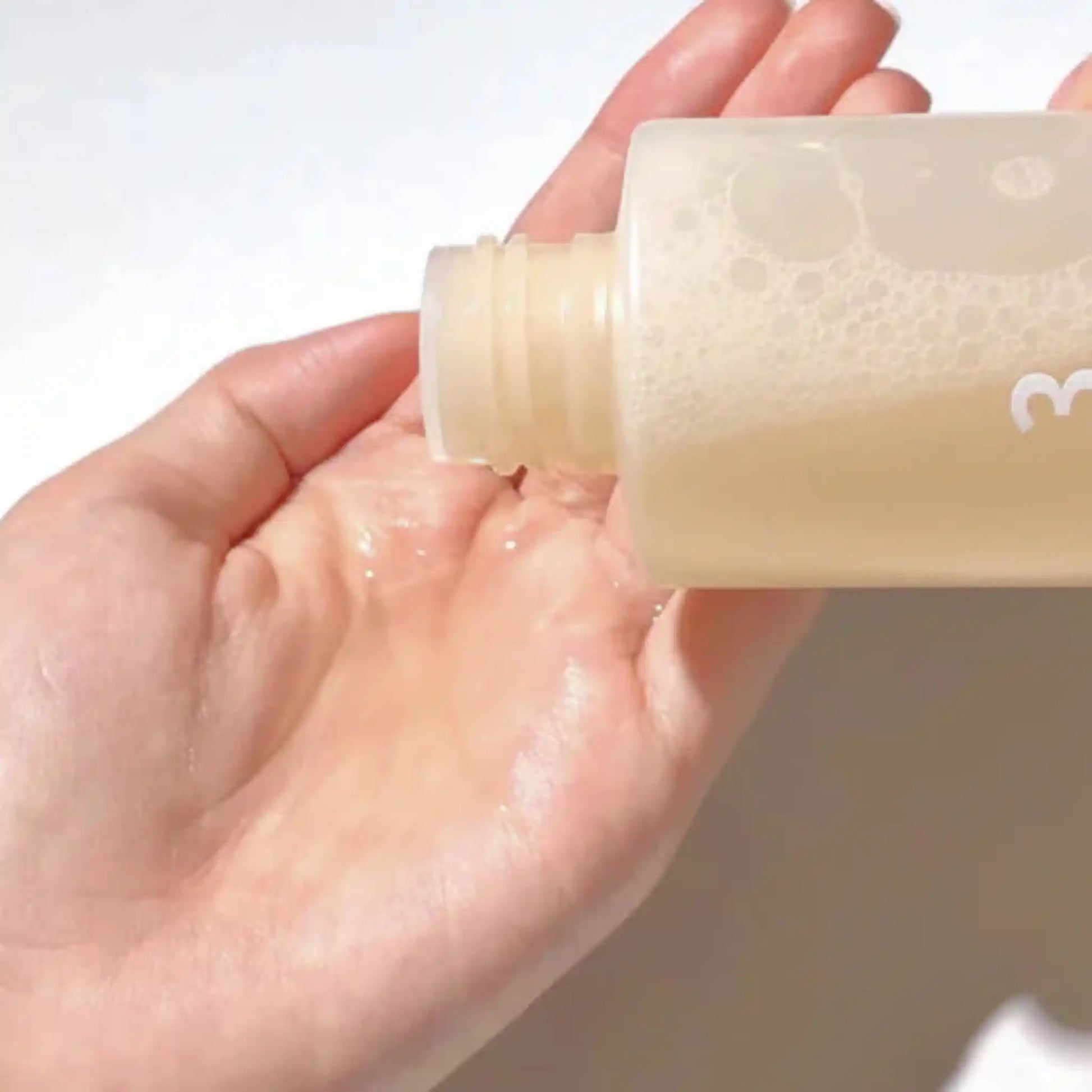 numbuzin, No.3 Super Glowing Essence Toner 200ml in Qatar